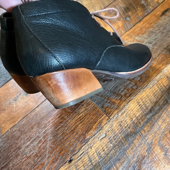 Kork-Ease Helene Black Leather Lace Up Chukka Heel Boots Women’s 8M - Picture 10 of 15